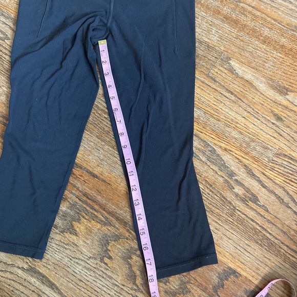 Athleta Salutation Stash Pocket Tight - Picture 4 of 5